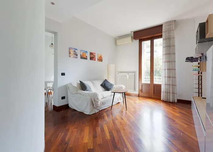 Sondrio M3 - Spacious Apartment With Balcony!
