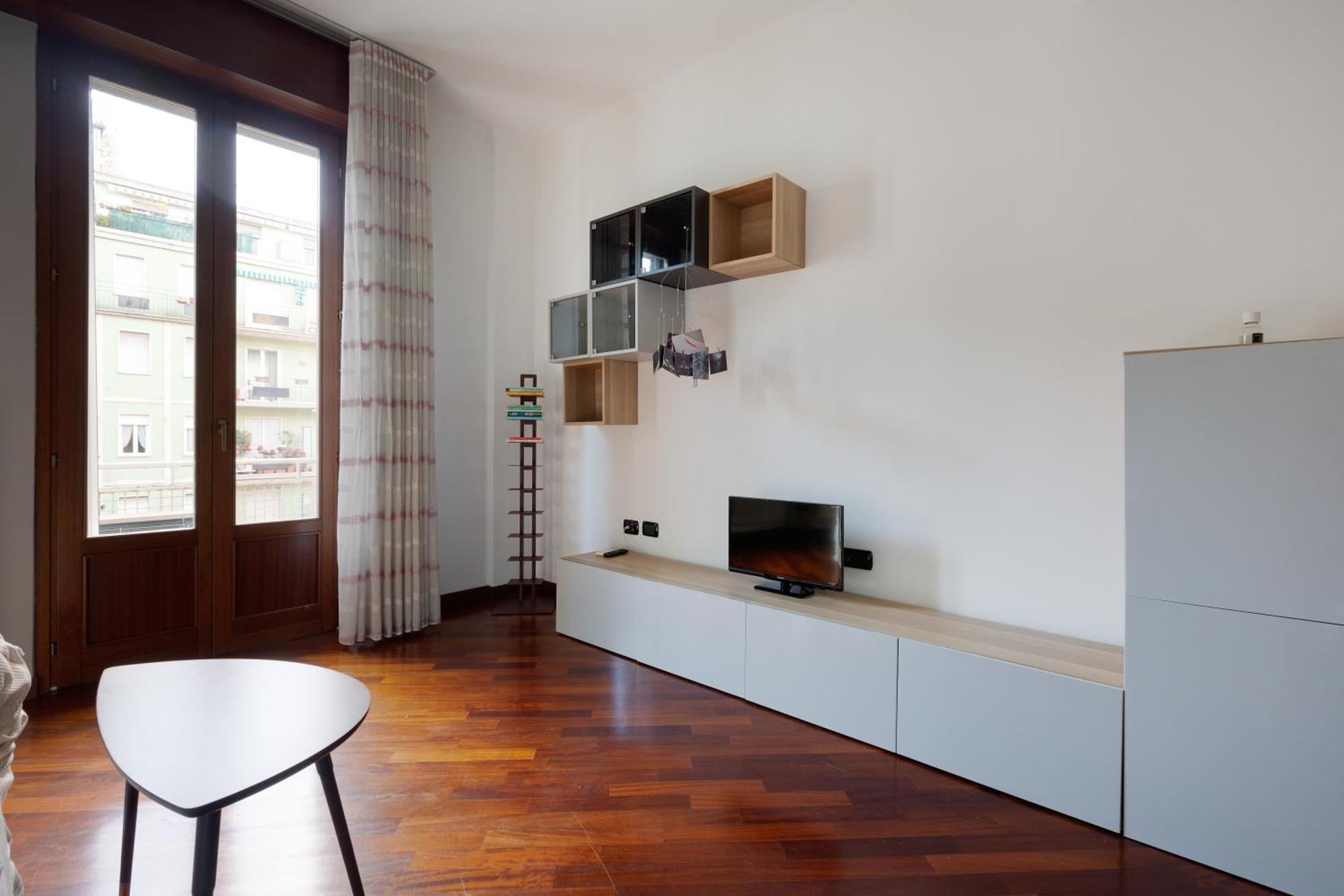 Sondrio M3 - Spacious With Balcony! * Milan